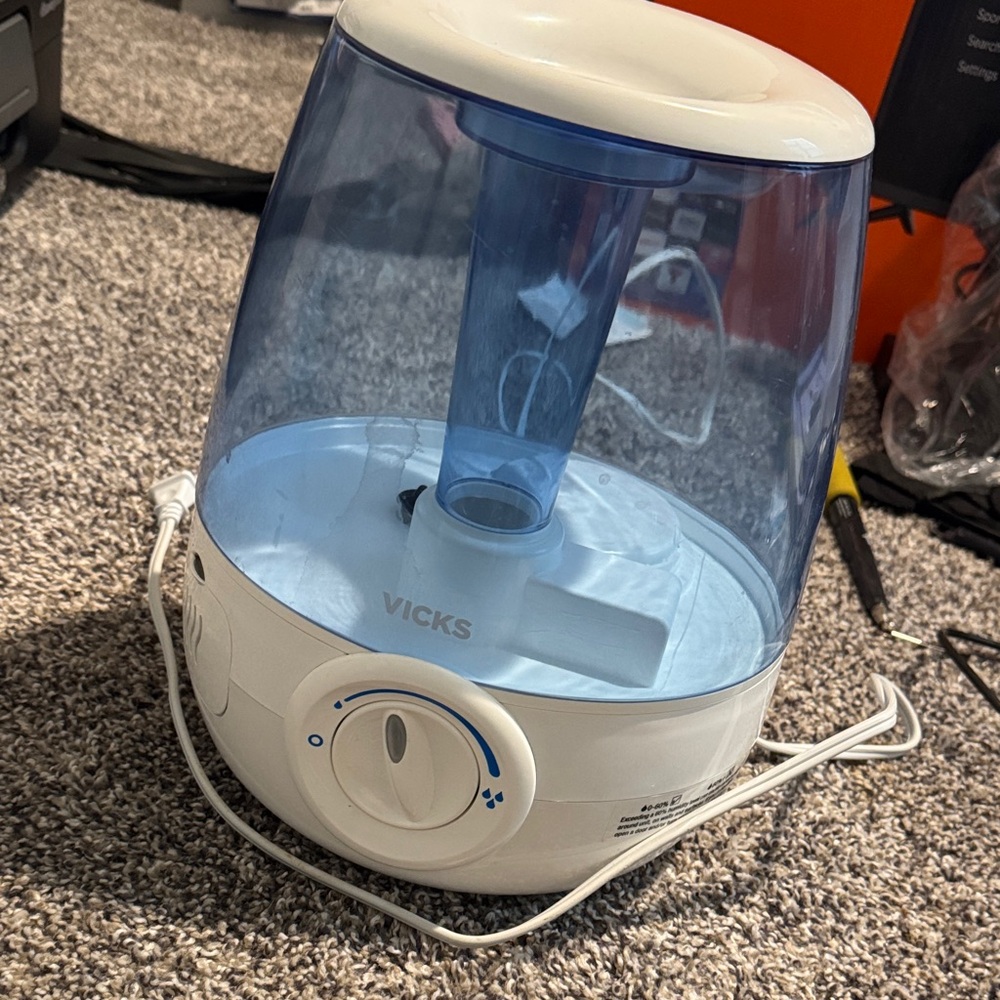 Vicks Blue and White Humidifier